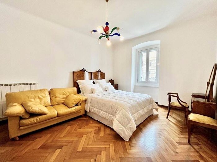 Appartamento trilocale in affitto in Via Luigi Galvani, Giardino Pubblico, Trieste