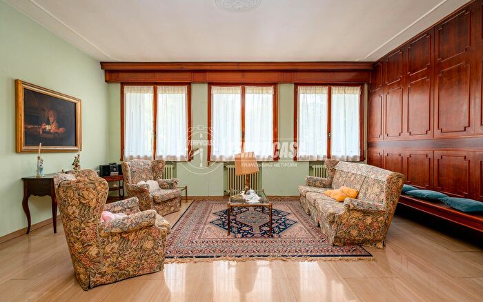 Casa con 7 locali in vendita in Sassuolo