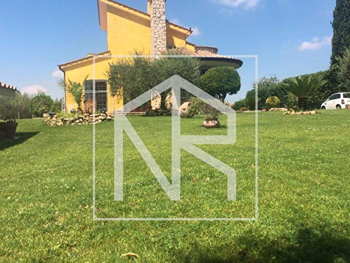 Casa con 6 locali in vendita in Via Baccanello, Formello