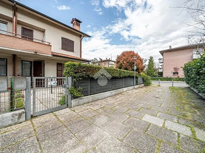 Casa con 5 locali in vendita in Via Unione Sovietica, Reggio Emilia