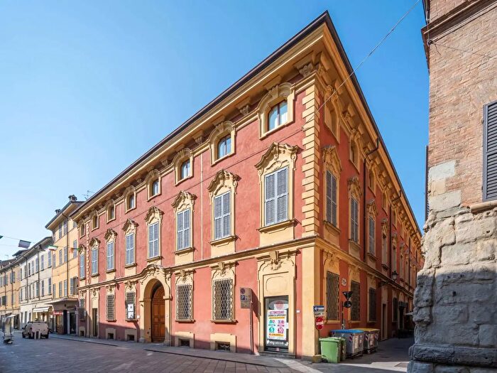 Appartamento quadrilocale in vendita in Via Emilia Santo Stefano, Reggio nell'Emilia