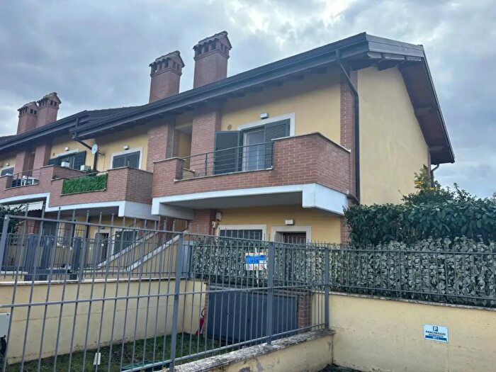 Appartamento trilocale in vendita in Via dei Salici, Rocca Di Papa