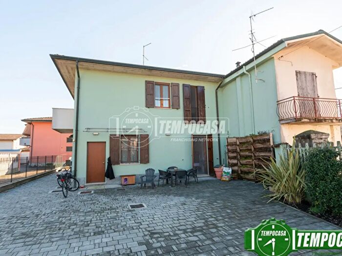 Casa con 6 locali in vendita in Vicolo Chiuso, Romanengo