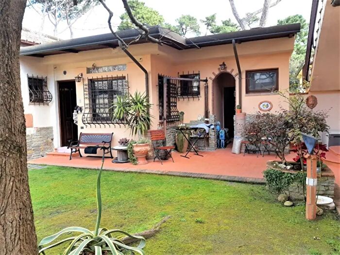 Casa bilocale in affitto in a delle Pinete, Massa