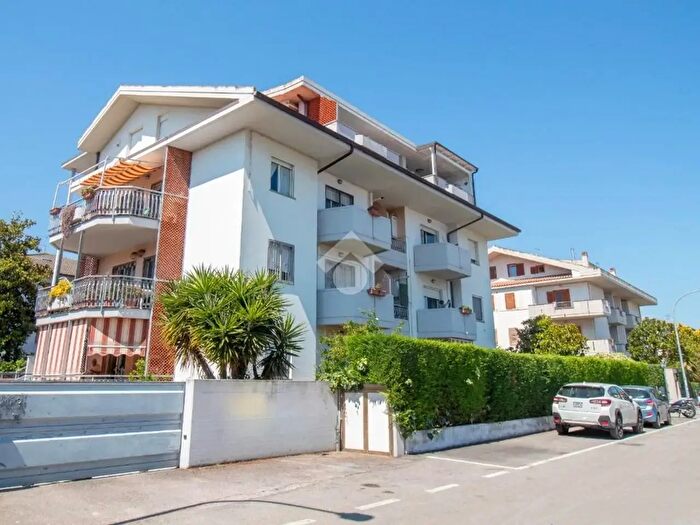 Appartamento quadrilocale in vendita in Via Ludovico Antinori, Citta' Sant'Angelo