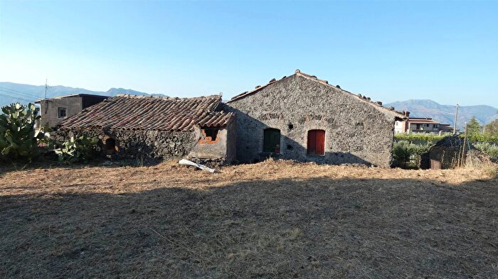 Casa trilocale in vendita in Traversa Magenta, Castiglione Di Sicilia