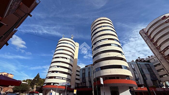 Appartamento trilocale in vendita in Via Nicola Nicolini, Napoli