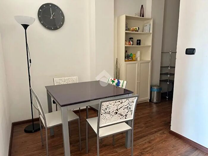 Appartamento trilocale in affitto in Piazza Bottini, Milano