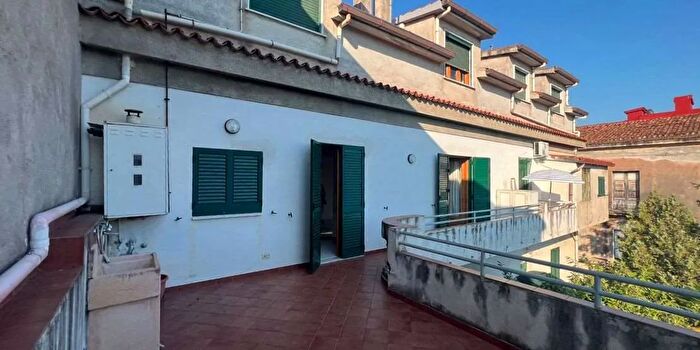 Appartamento con 5 locali in vendita in Via Lauro, Scalea