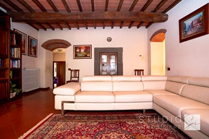 Casa con 6 locali in vendita in Via Castellina, Serravalle Pistoiese