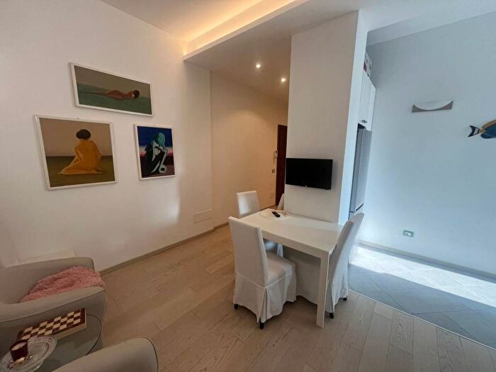 Appartamento trilocale in affitto in Via Giosuè Carducci, Cadorna Castello, Milano