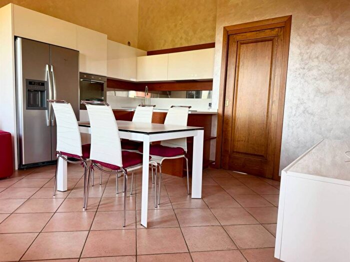 Appartamento trilocale in affitto in Centro, Padenghe sul Garda