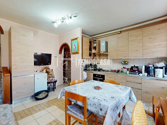 Appartamento trilocale in vendita in Via Cardinal Minoretti, Cogliate