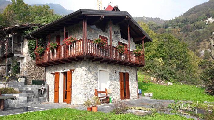 Casa bilocale in vendita in Nembro Via San Vito Bergamo Provincia Nembro, Nembro