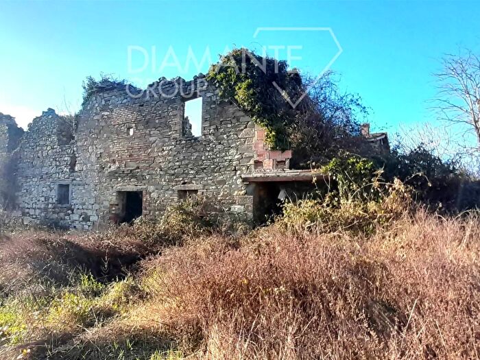 Casa con 10 locali in vendita in Gubbio