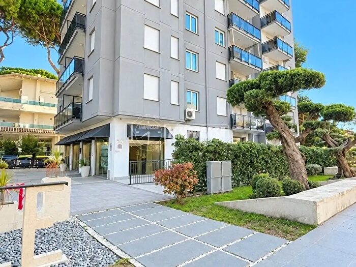 Appartamento quadrilocale in vendita in Viale Giosuè Carducci Lido degli Estensi, Comacchio