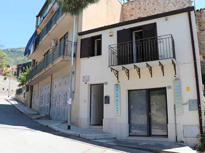 Appartamento bilocale in vendita in Via Beatrice del Carretto, Ventimiglia Di Sicilia