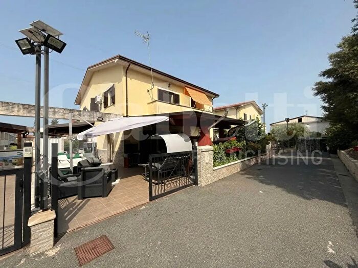 Appartamento trilocale in vendita in Via Marinella Snc, Falconara Albanese
