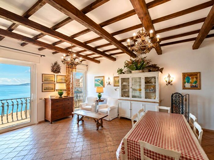 Appartamento quadrilocale in affitto in Piazzale dei Rioni, Porto Santo Stefano, Monte Argentario