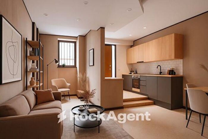 Appartamento quadrilocale in vendita in Via Antonio Cavagna Sangiuliani, Pavia