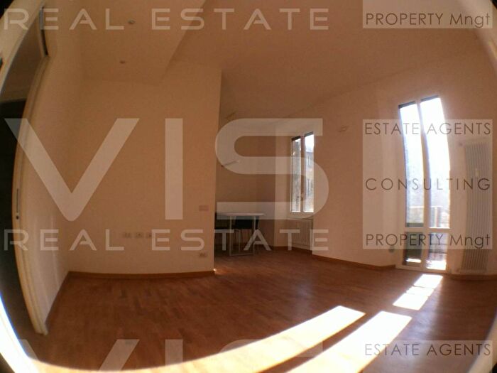 Appartamento trilocale in affitto in Viale Piceno, Plebisciti Susa, Milano