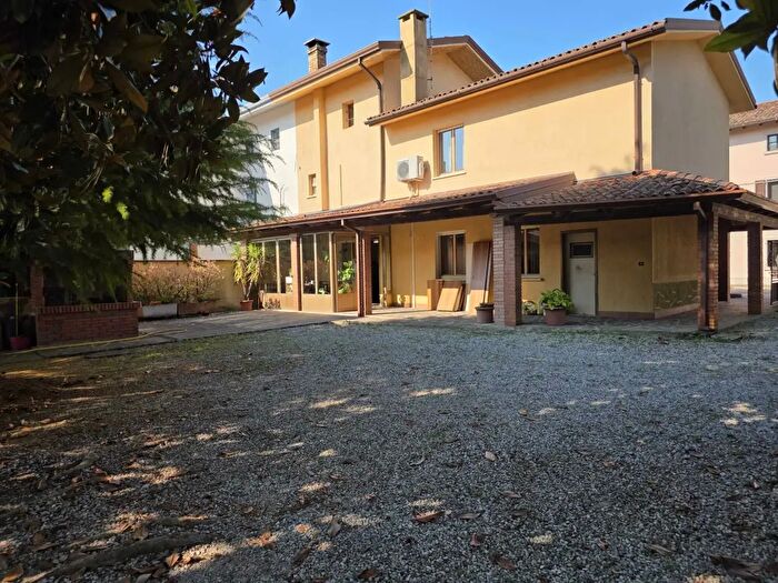 Casa con 10 locali in vendita in Via Codroipo, Rivignano Teor