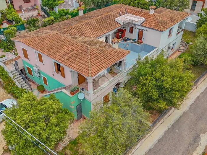 Appartamento con 5 locali in vendita in Via La Suaredda di Supra, San Teodoro