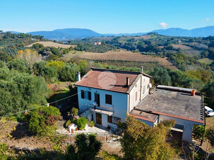 Casa con 7 locali in vendita in Via Piedicolle, Collevecchio