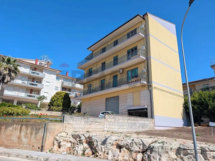 Appartamento con 5 locali in vendita in Ragusa