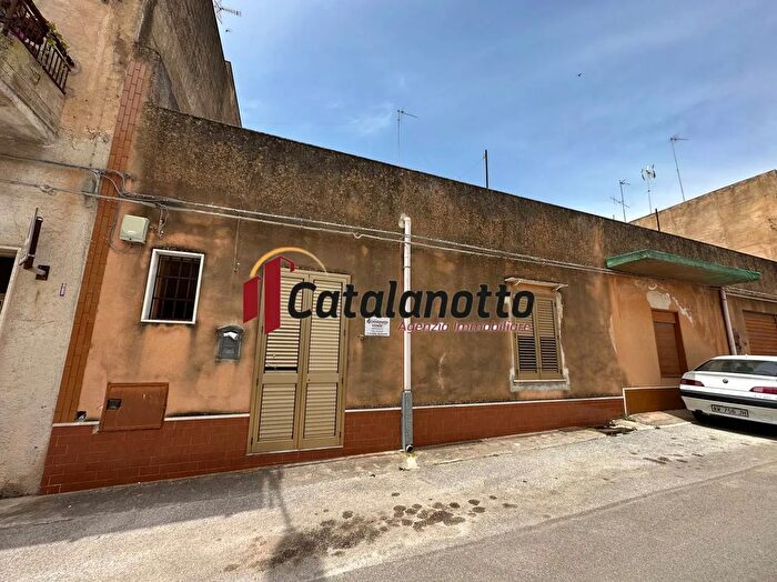 Casa in vendita in Via Francesco Rismondo Quartiere San Niccolò Castelvetrano Trapani Sicilia Italia, Castelvetrano