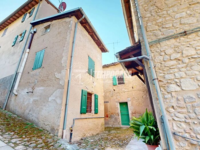 Casa con 5 locali in vendita in Via Castello, Zocca
