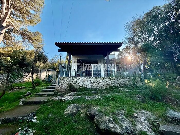 Casa bilocale in vendita in Via Vecchia ComLe CoriglianoMaglie, Maglie