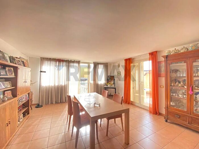 Appartamento quadrilocale in vendita in Via Vezzosi, Catania