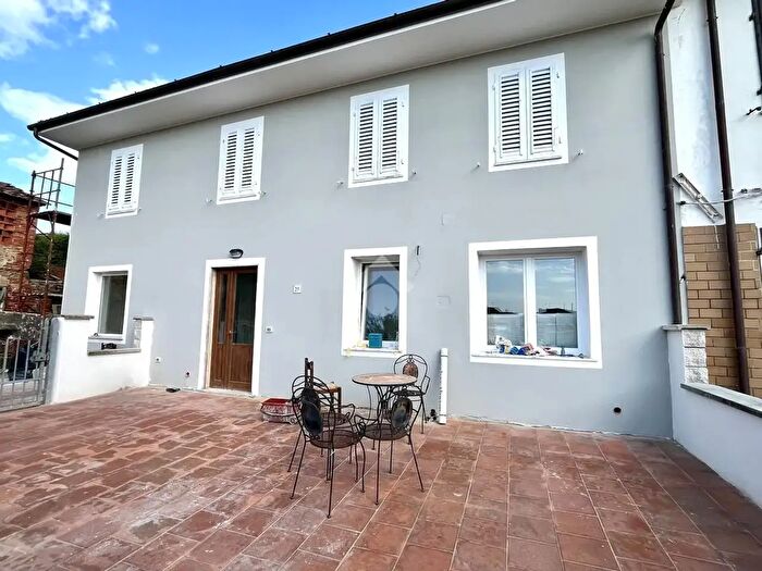 Casa con 5 locali in vendita in Via Romana Vecchia, Pescia
