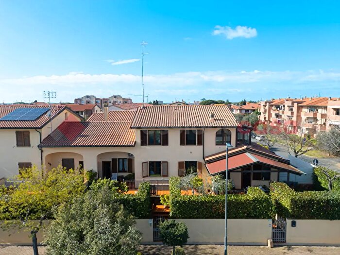 Appartamento quadrilocale in vendita in Via Giovanni Paolo II, Cecina