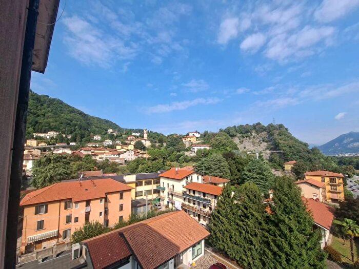 Appartamento trilocale in vendita in Via Statale, Centro, Airuno