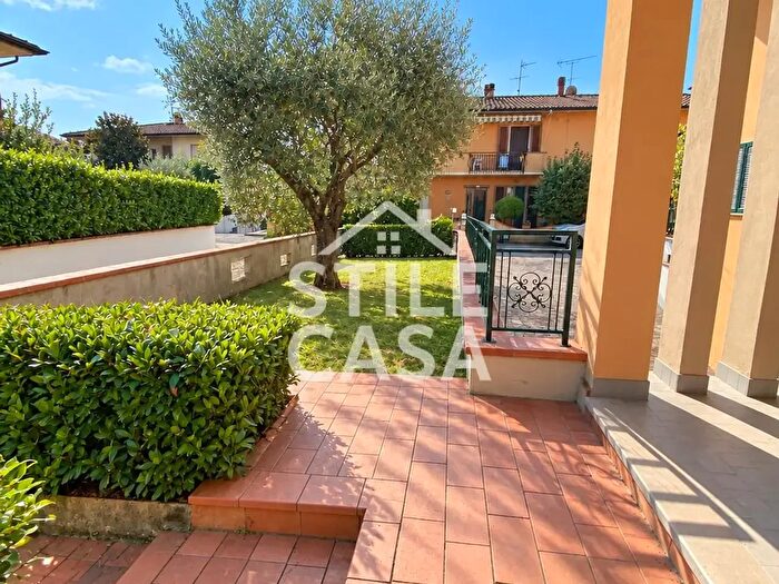 Casa con 7 locali in vendita in Fucecchio