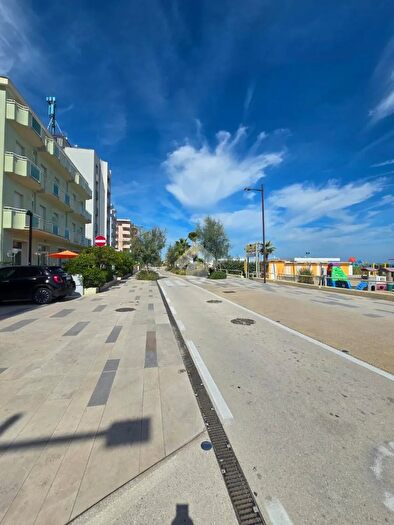 Casa con 6 locali in vendita in Viale Barce, Rimini