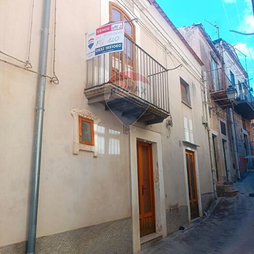 Casa con 6 locali in vendita in Vico di Giacomo, Modica