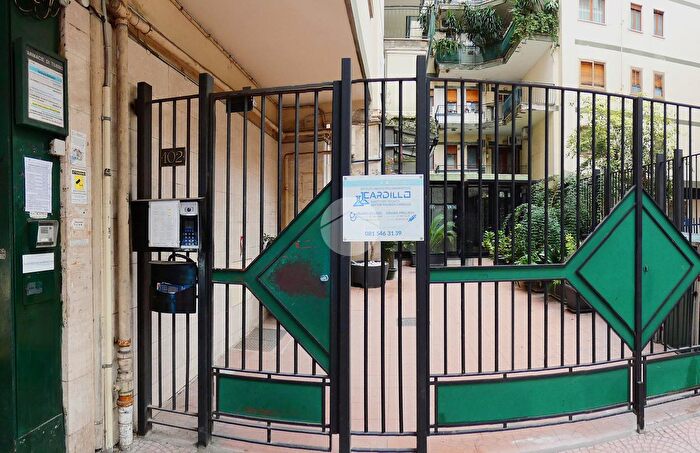 Appartamento con 5 locali in vendita in Via Onofrio Fragnito, Napoli