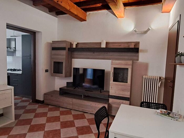 Appartamento trilocale in affitto in Piazza dei Mille, Anconetta Gradaro, Mantova