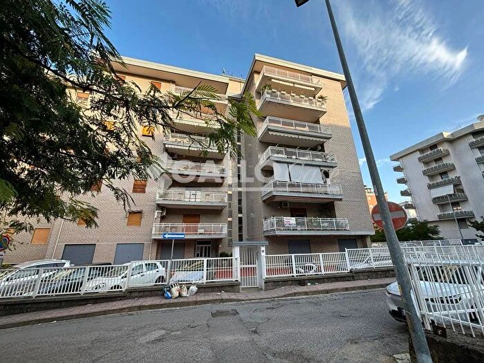 Appartamento trilocale in vendita in Via Enrico De Nicola Cosenza, Cosenza