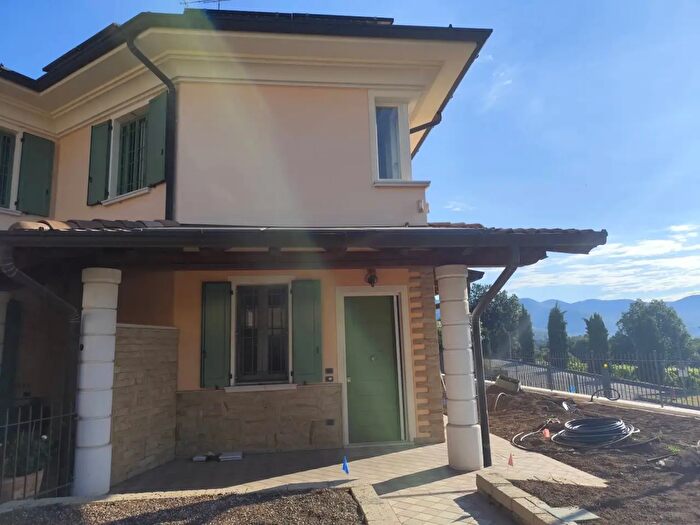 Casa quadrilocale in affitto in Via Monsignor Daffini, Provaglio D'Iseo