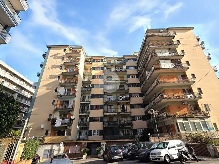 Appartamento trilocale in vendita in Largo delle Mimose, Napoli