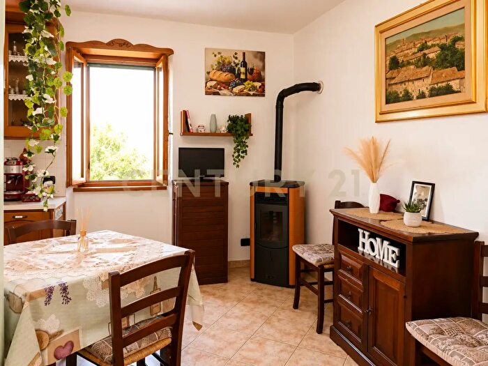 Appartamento quadrilocale in vendita in Via Remedi, Abbadia San Salvatore