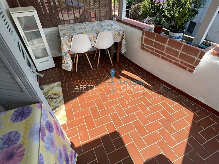 Casa con 9 locali in vendita in Via Frangola, Massa