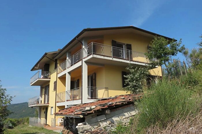 Casa quadrilocale in vendita in Bagnone