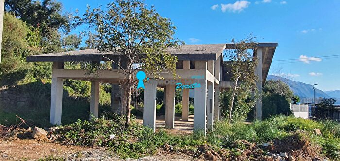 Casa con 6 locali in vendita in Contrada Petrosa, Vibonati