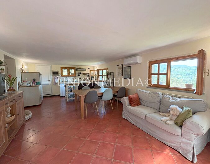 Casa con 9 locali in vendita in Viale Vittorio Alfieri, Fosdinovo