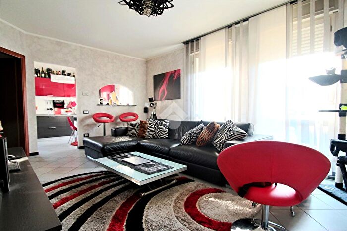 Appartamento trilocale in vendita in Via Guglielmo Marconi, Turate